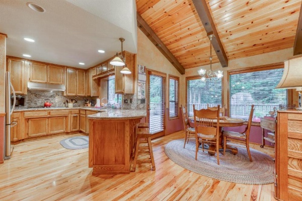 Upscale Exclusive image 13