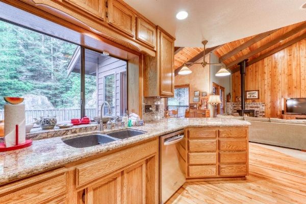 Upscale Exclusive image 14