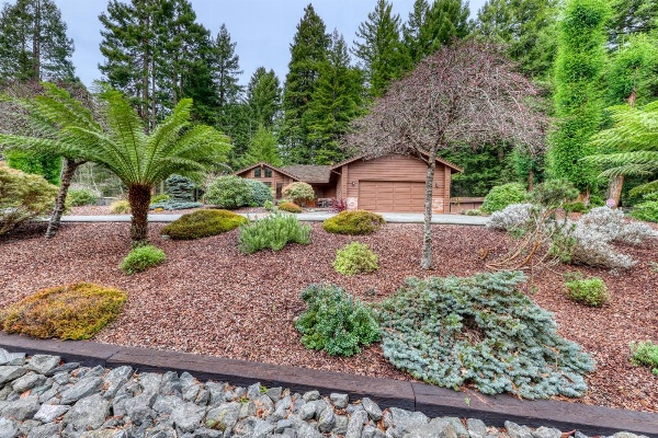 Upscale Exclusive Main image