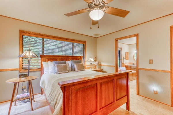 Upscale Exclusive image 21