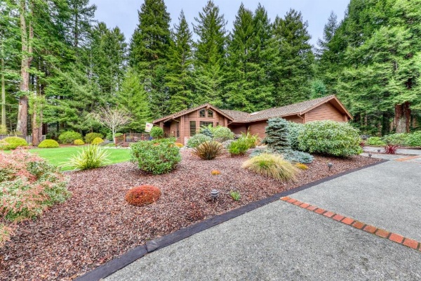 Upscale Exclusive image 25