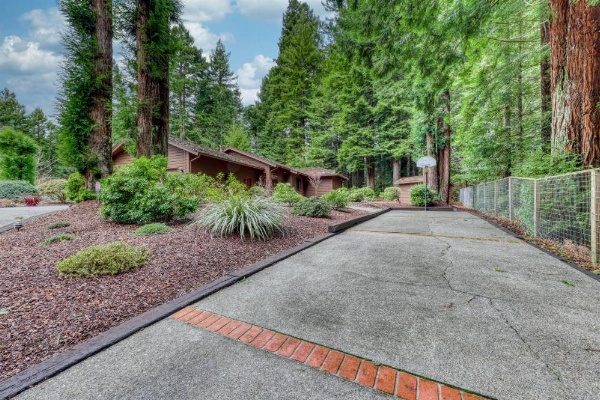 Upscale Exclusive image 26