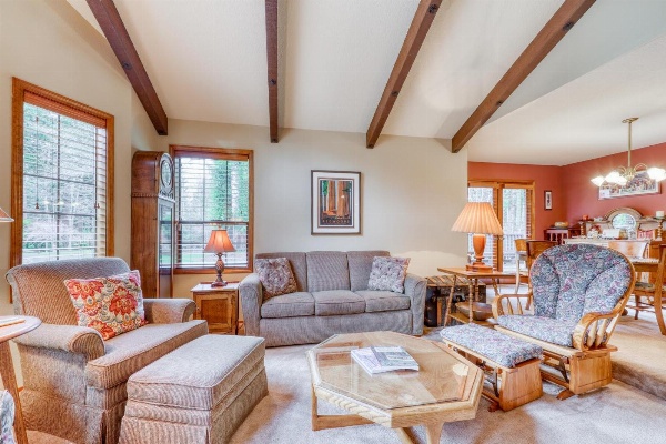 Upscale Exclusive image 6