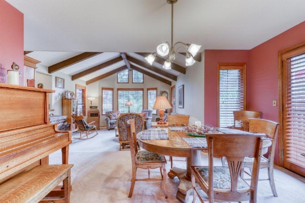 Upscale Exclusive image 9